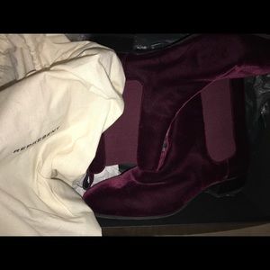 Represent Chelsea boots